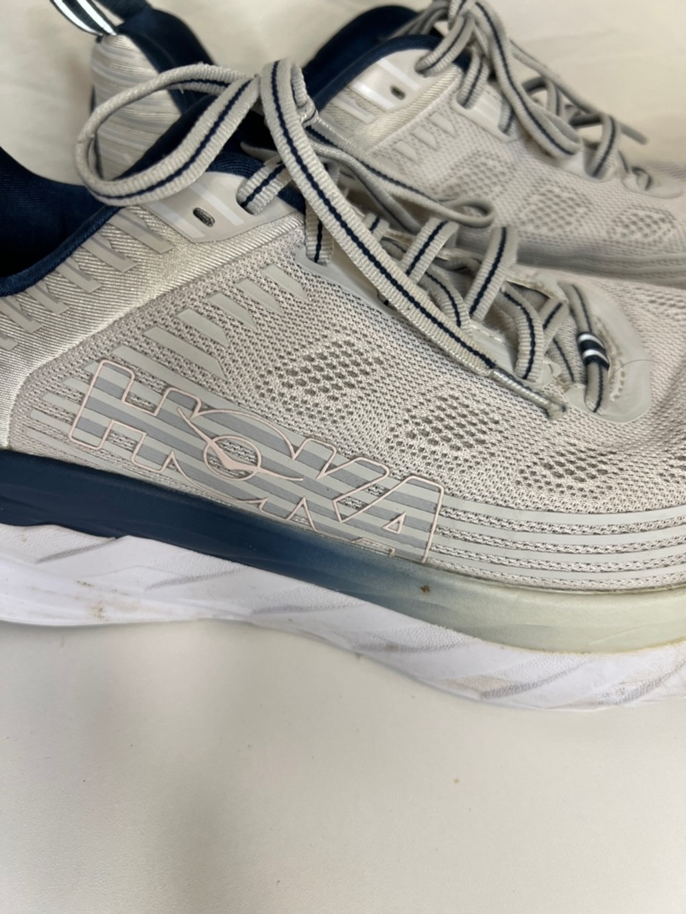 Hoka Women’s Bondi 6  Running Shoe - Light Grey with Navy Accents